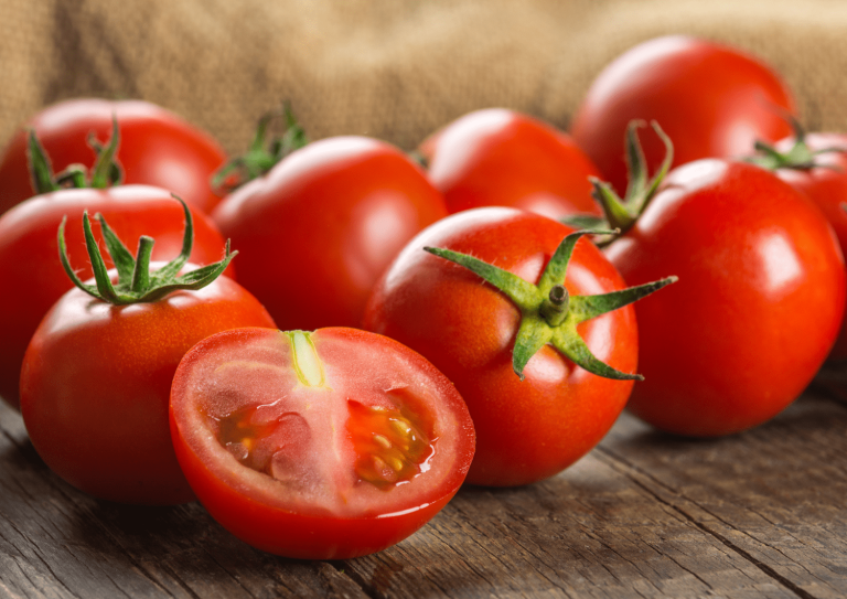Propriedades antimicrobianas do sumo de tomate podem matar a salmonela